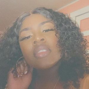 Meet your Posher, Janella